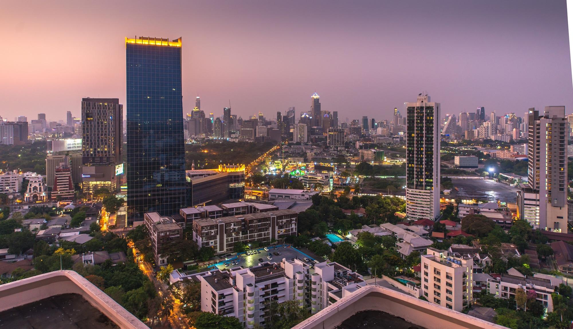 Pantip Suites Bangkok Exteriör bild