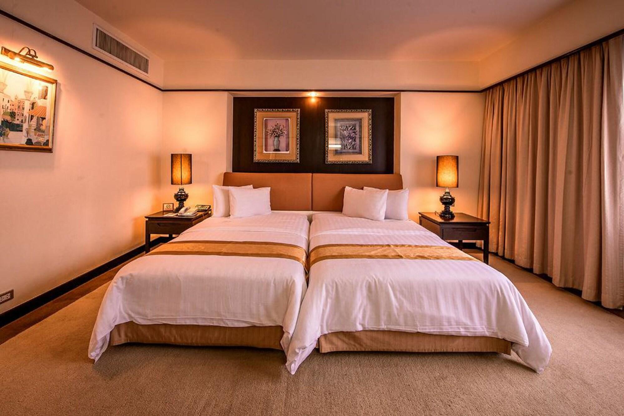 Pantip Suites Bangkok Exteriör bild