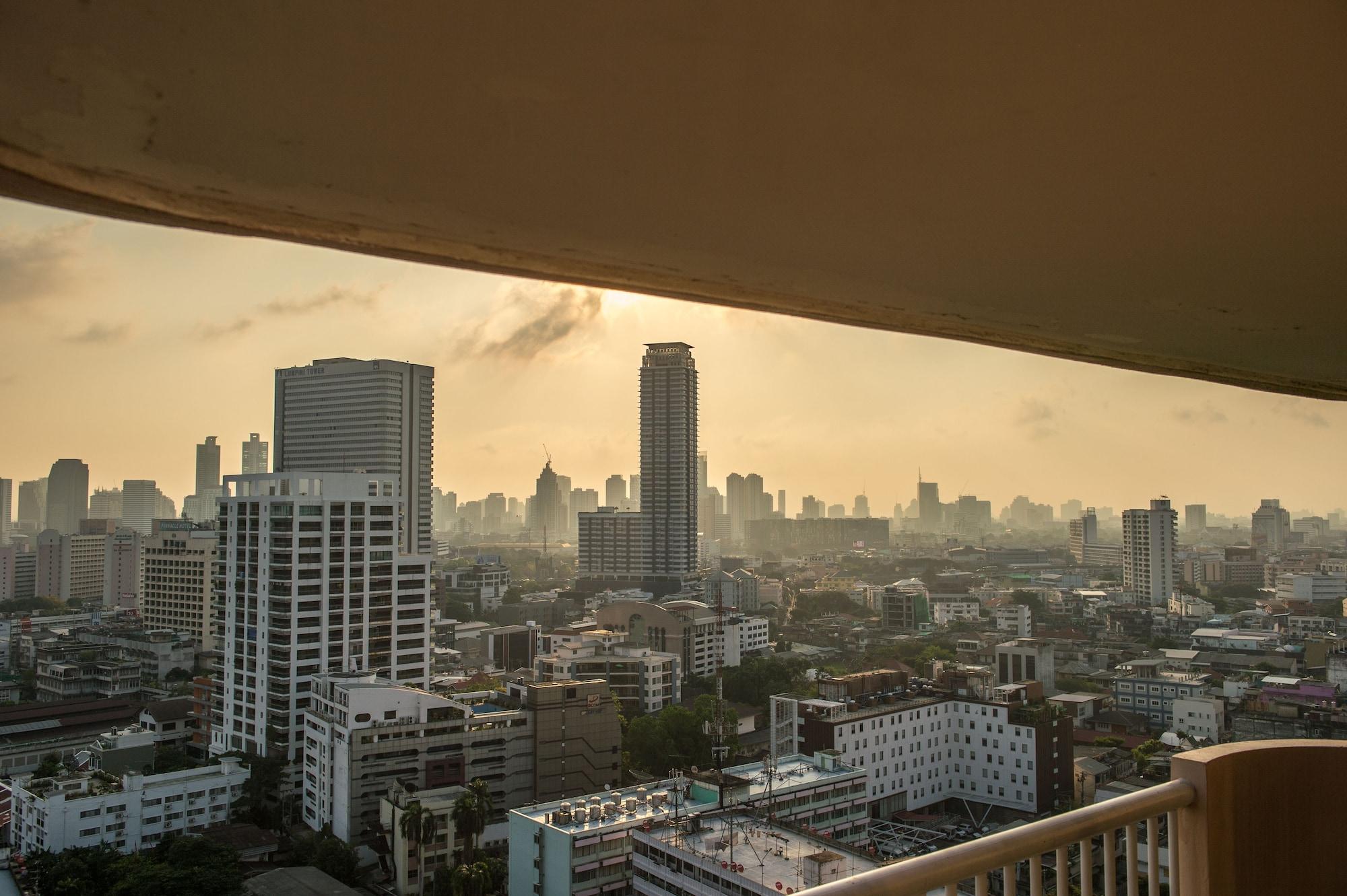 Pantip Suites Bangkok Exteriör bild