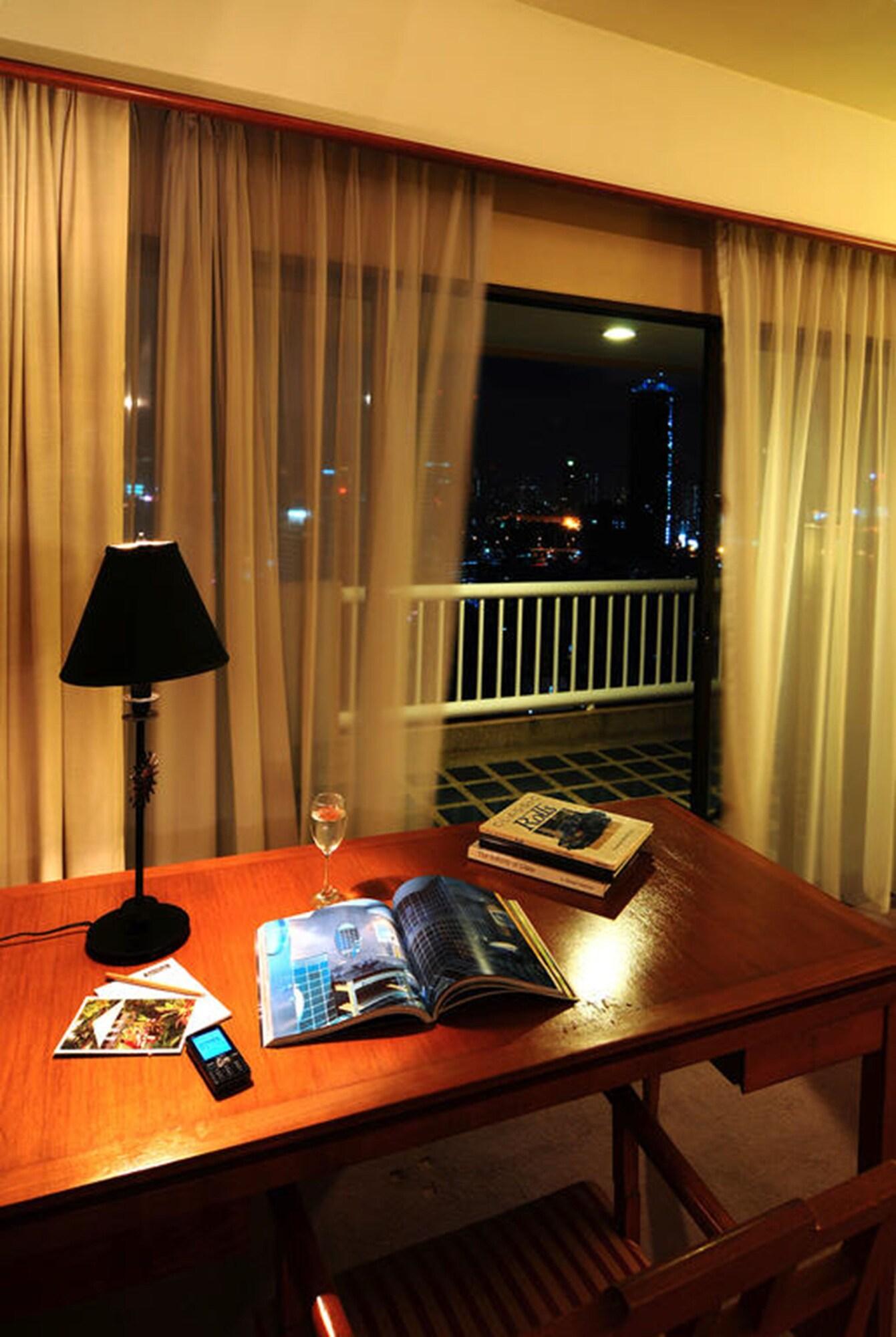 Pantip Suites Bangkok Exteriör bild