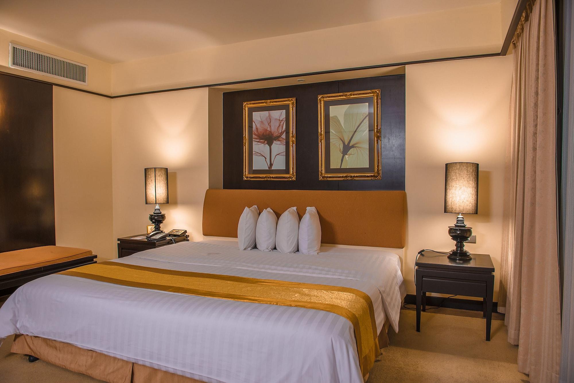 Pantip Suites Bangkok Exteriör bild