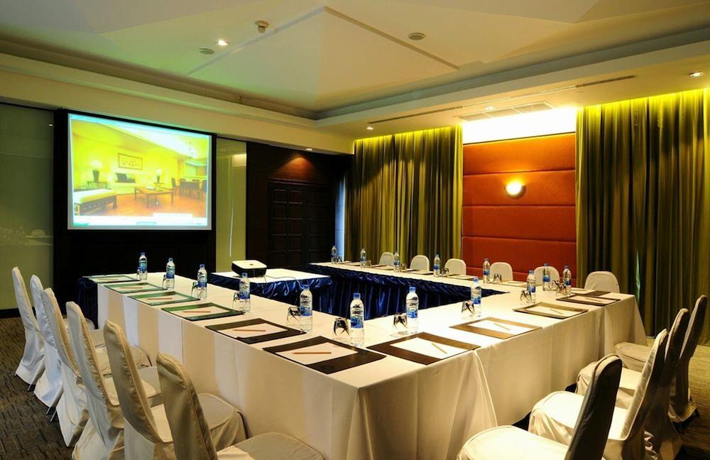Pantip Suites Bangkok Exteriör bild
