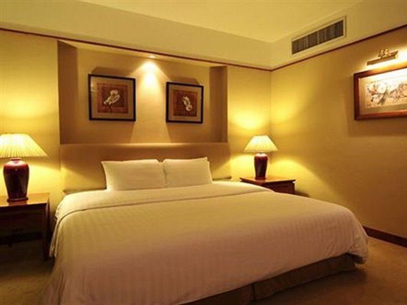 Pantip Suites Bangkok Exteriör bild