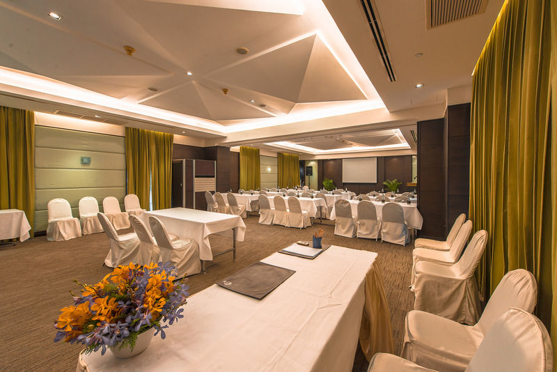 Pantip Suites Bangkok Exteriör bild