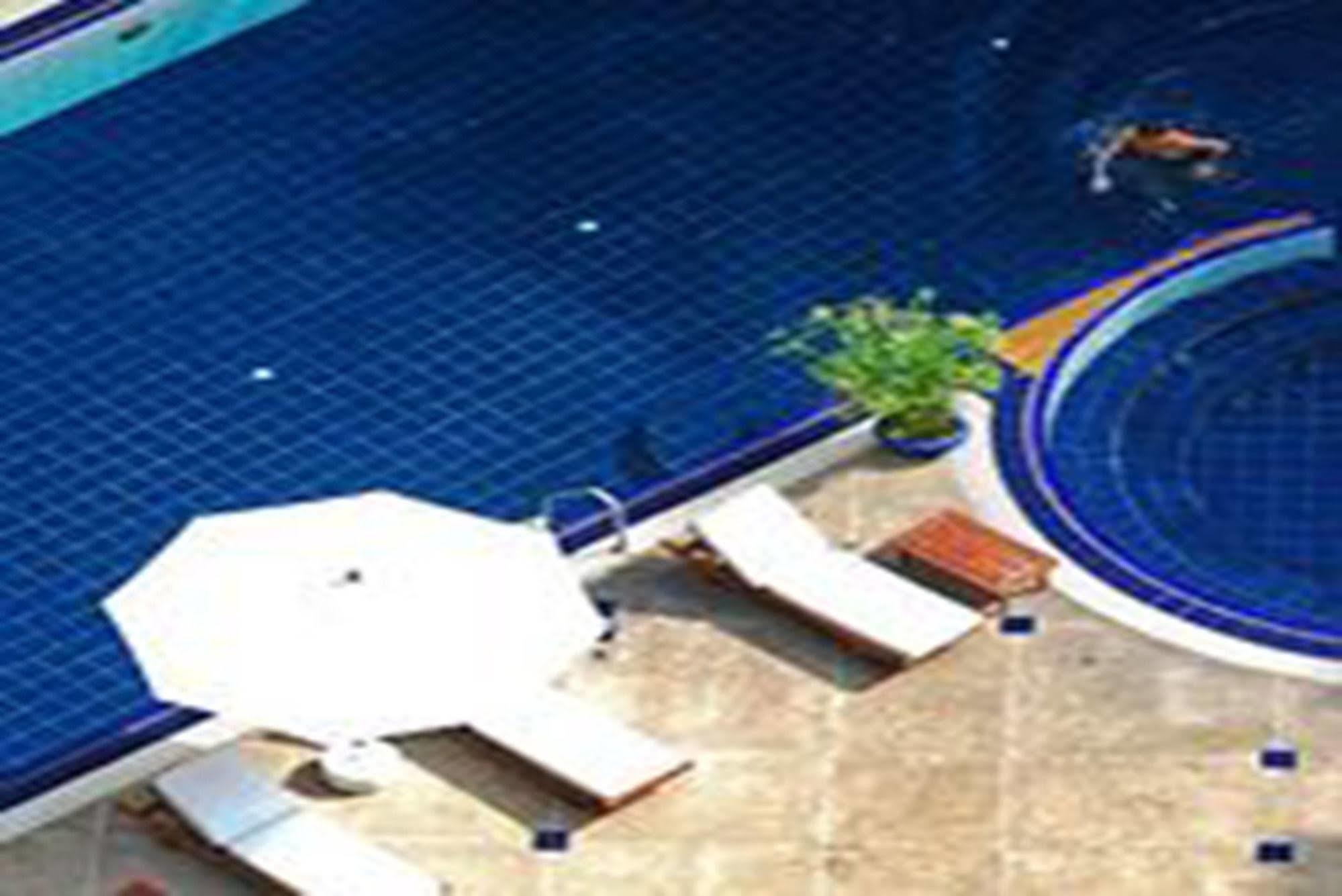 Pantip Suites Bangkok Exteriör bild