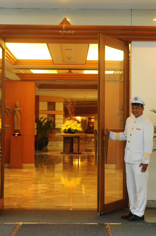 Pantip Suites Bangkok Exteriör bild