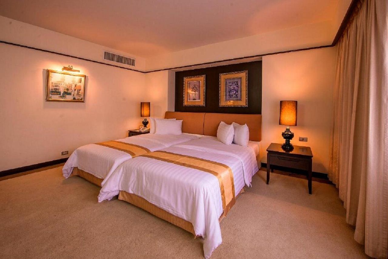 Pantip Suites Bangkok Exteriör bild